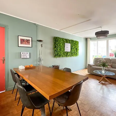 Spacious T3 With Balcony In